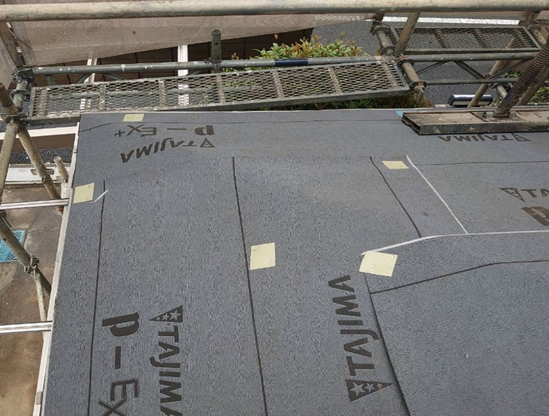 防水シート敷き込み・ICヒランビー葺き工事